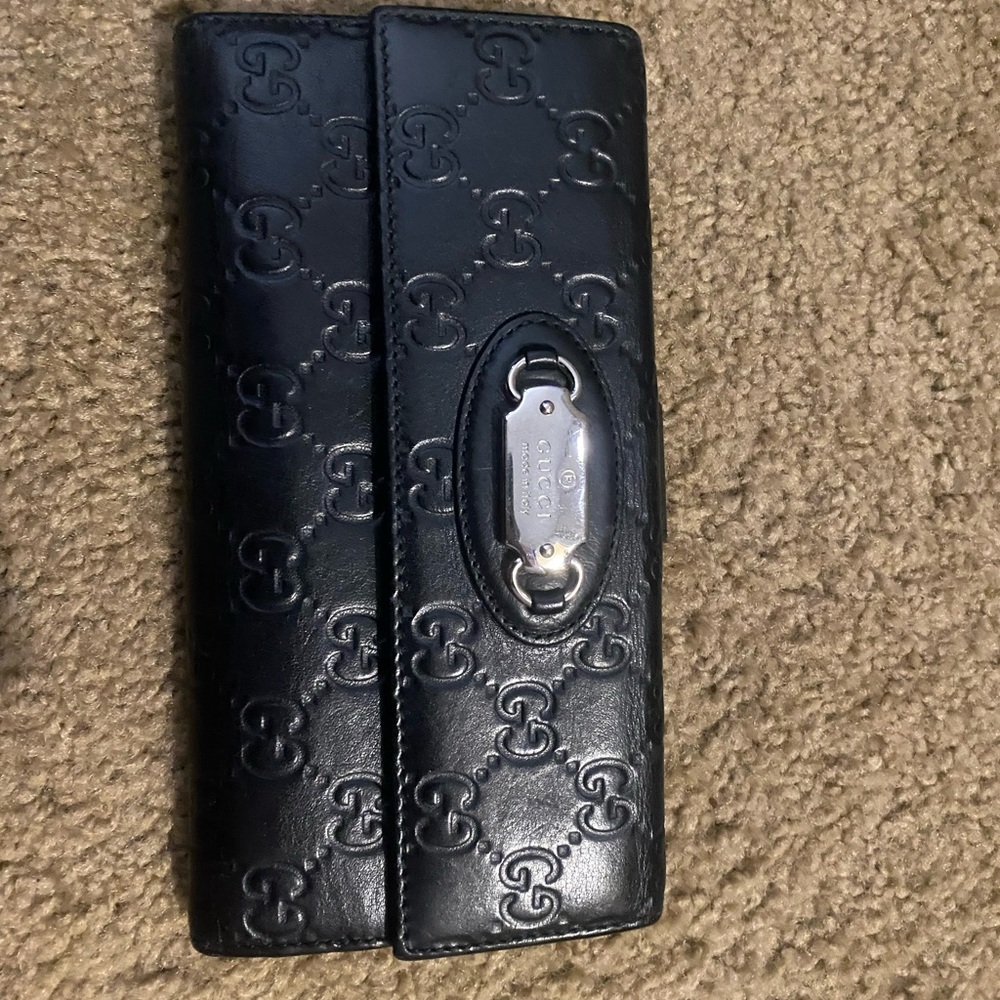 Black Gucci wallet